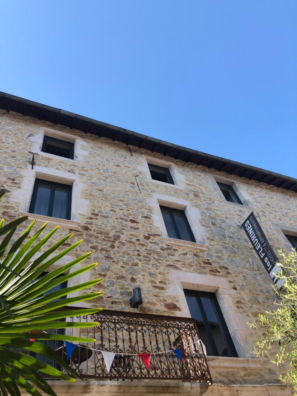 Appart'Hotel Les Fleurines By Urban Style Villefranche-de-Rouergue Esterno foto