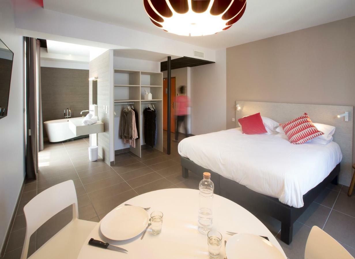 Appart'Hotel Les Fleurines By Urban Style Villefranche-de-Rouergue Esterno foto